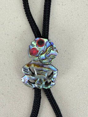 Vintage Bolo Tie 1970s Maori Hei Tiki Iridescent Pendant Black Cord New Zealand